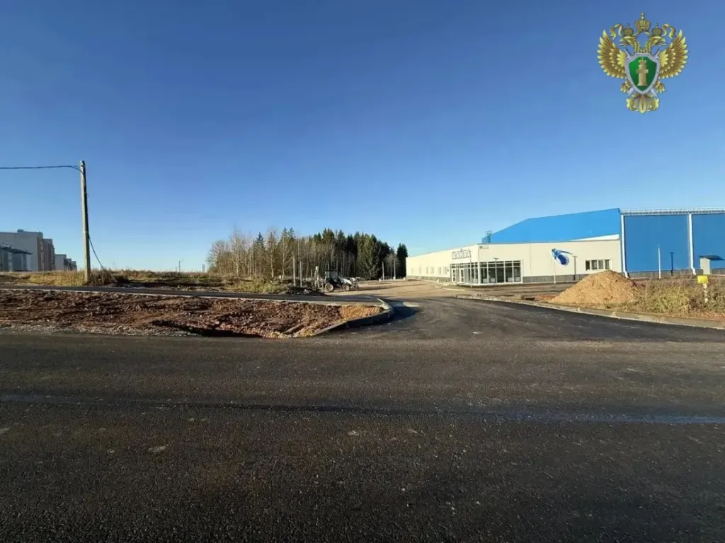 В Кирове заасфальтировали подъезд к катку «Шайба» после проверки прокуратуры