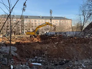 В Кирове снесли спорткомплекс «Прогресс» на улице Маклина