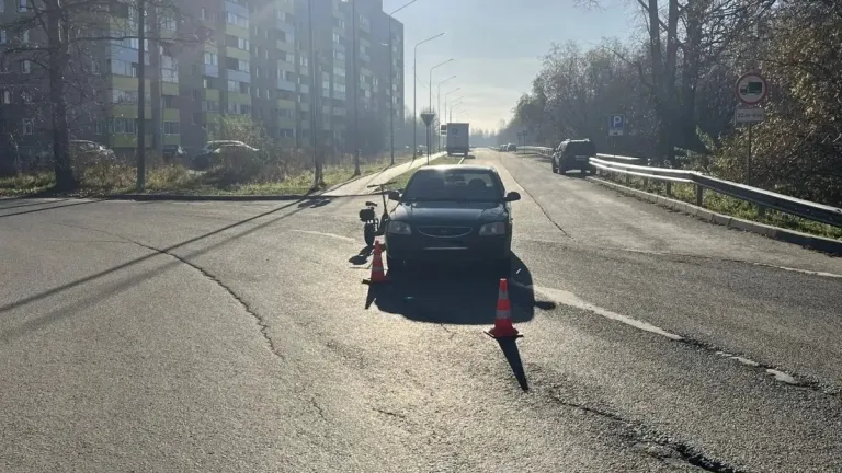 В Кирове Hyundai Accent наехал на женщину на электросамокате