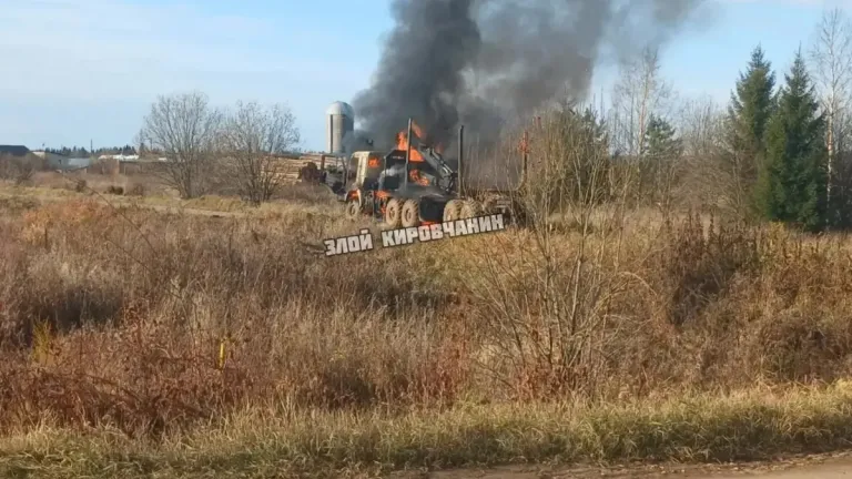 В Кирове во время движения загорелся КАМАЗ