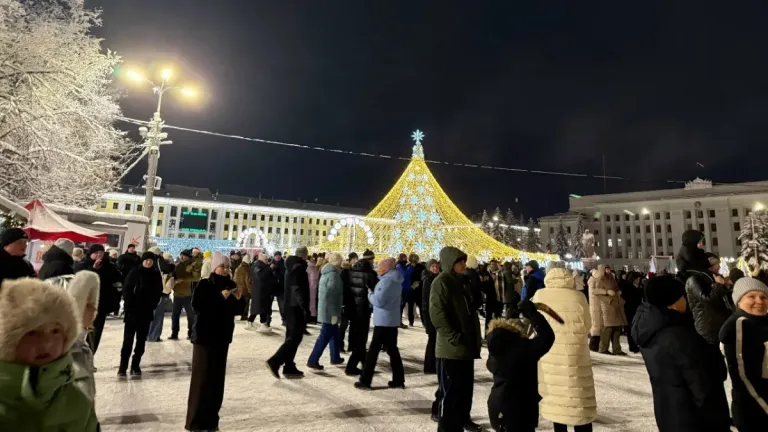 На новогоднее оформление Театральной площади в Кирове выделили 14,4 млн