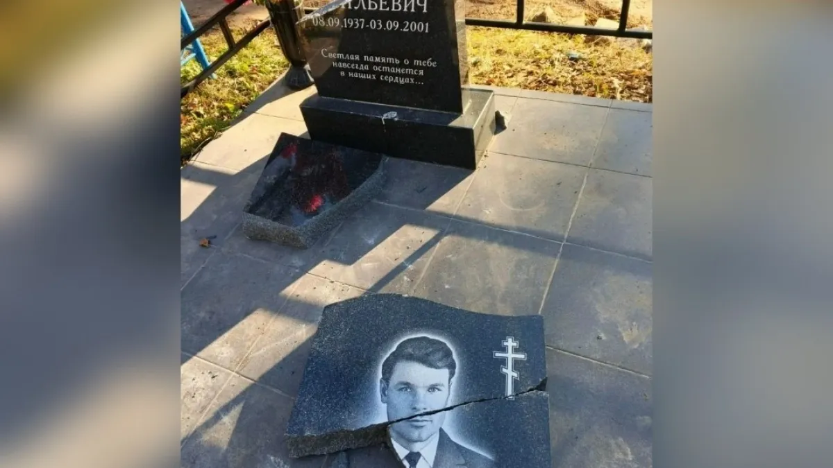 В Юрье подростки разбили памятники на кладбище