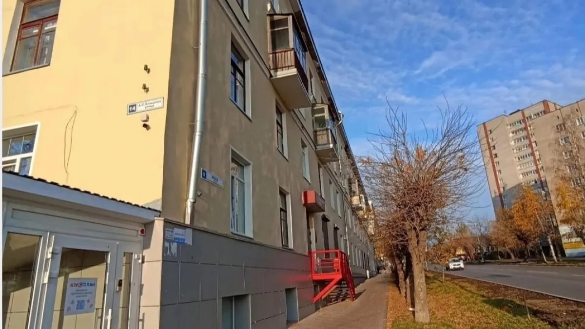 В Кирове кровлю дома на Лепсе доделали после вмешательства прокуратуры