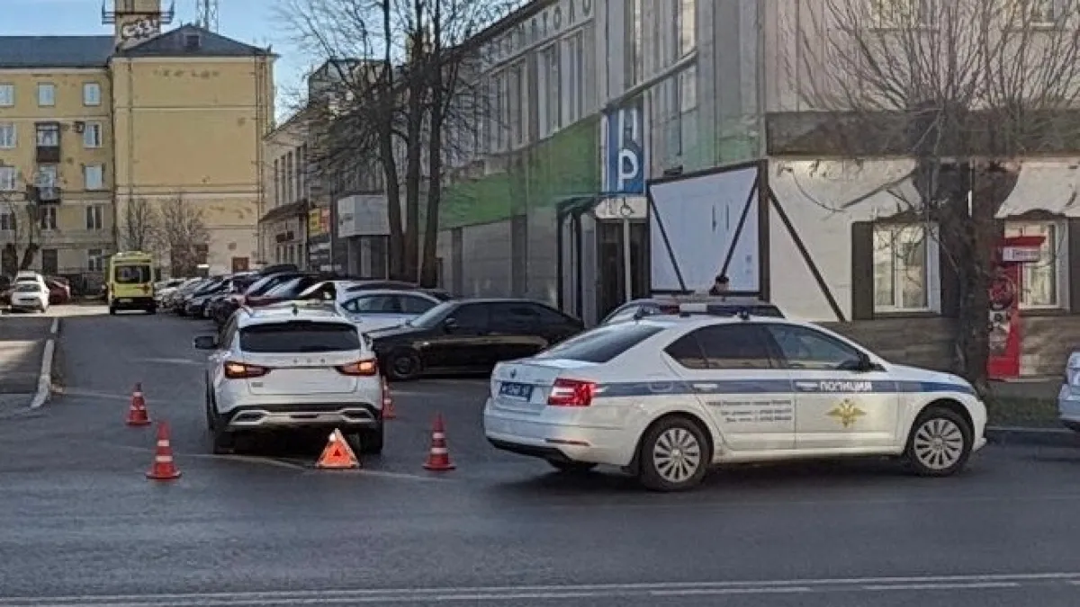 В Кирове 88-летняя женщина попала под Lada Vesta и получила травмы