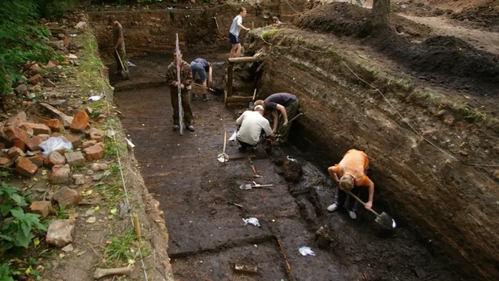 В центре Кирова нашли монеты возрастом до 300 лет